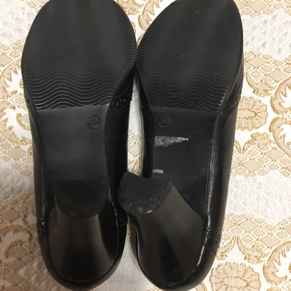 Apostrophe Pumps. Black. Size 6 M. - Picture 5 of 6